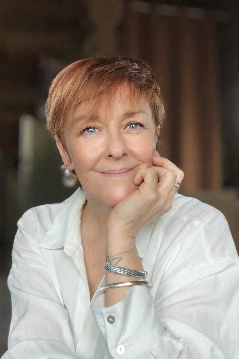 Parce que les pratiques professionnelles ne se transforment pas uniquement par la théorie, j’interviens au plus près du terrain, à partir des situations concrètes rencontrées par les équipes.